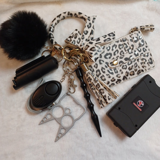 Black & white cheetah wallet
